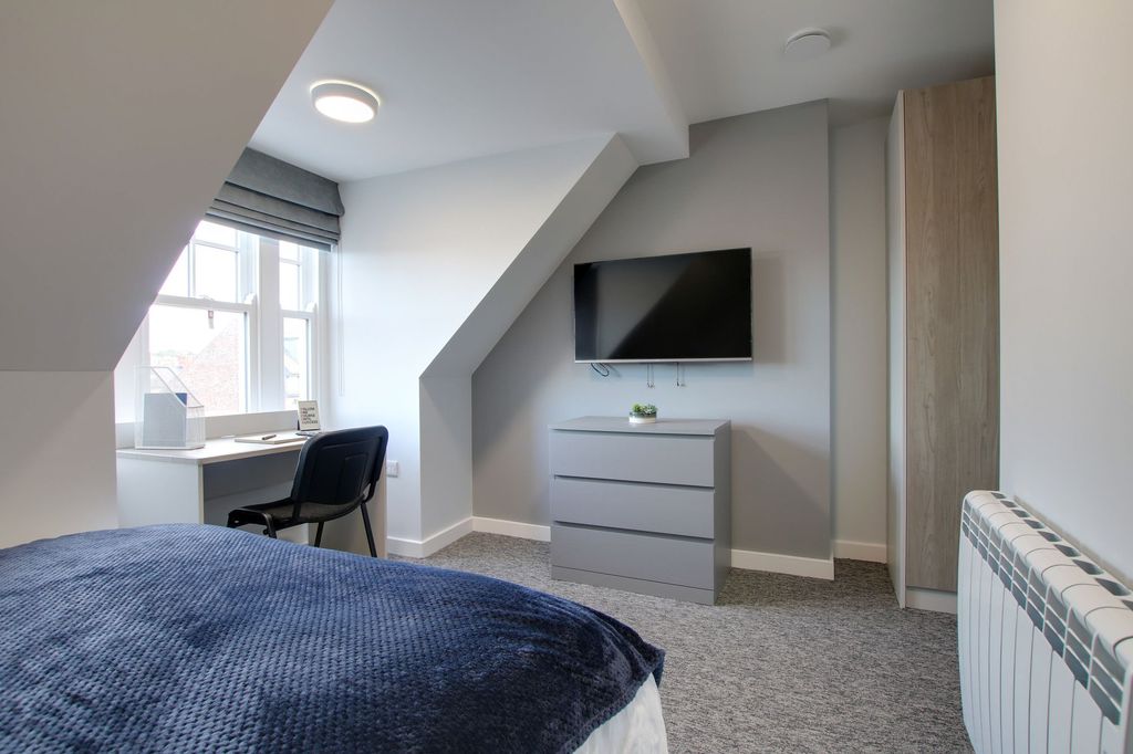 Property photo 2 of 14