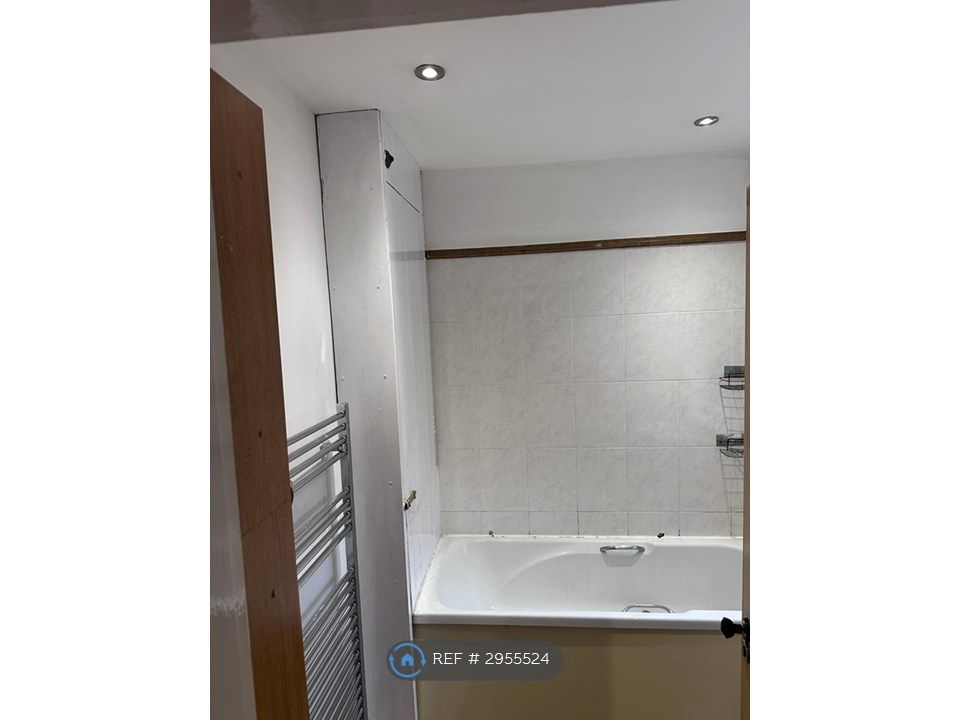 Property photo 2 of 25 Bathroom
