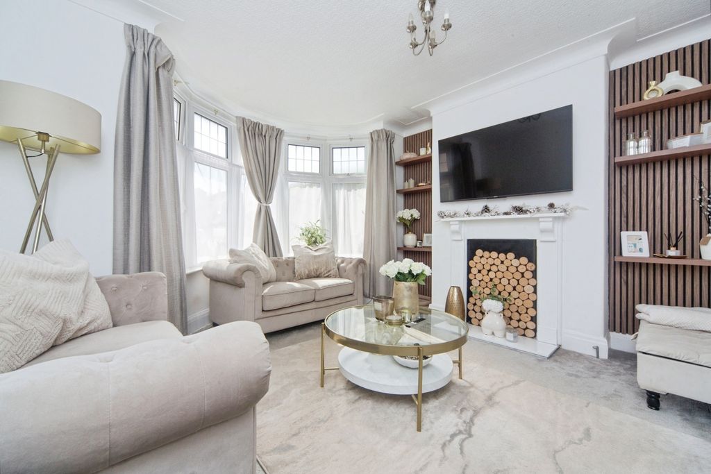 Property photo 3 of 17 Pbox-Img.Jpg