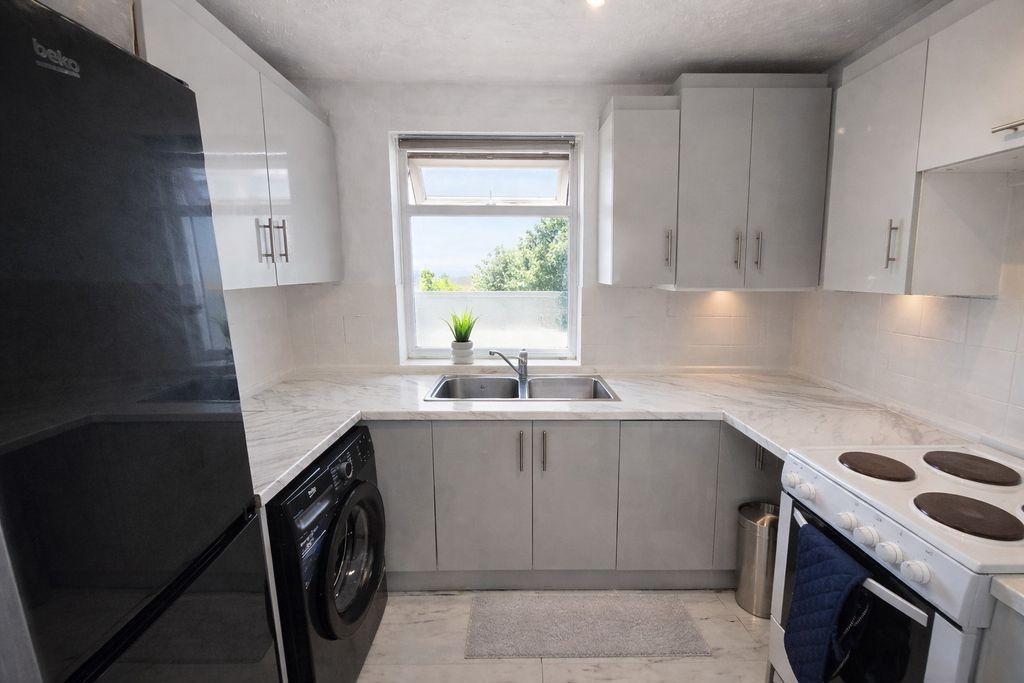 Property photo 2 of 7 Photo 2