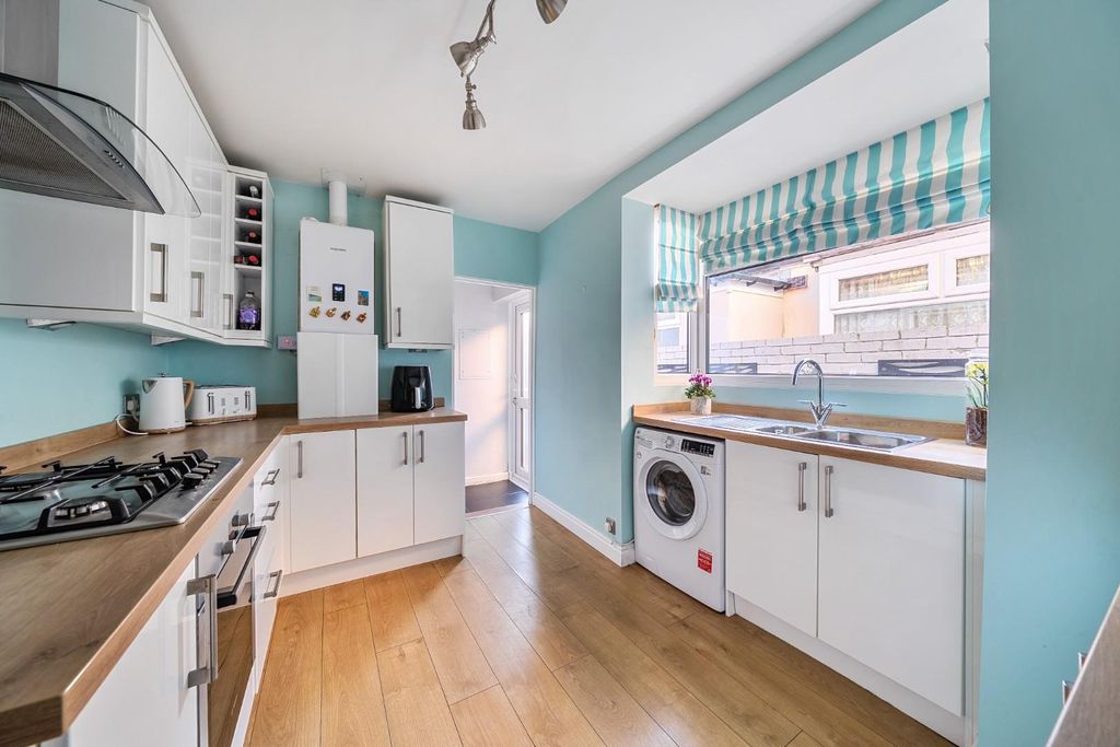 Property photo 3 of 13 1382762-10-6920Afed7F0Ff.Jpg