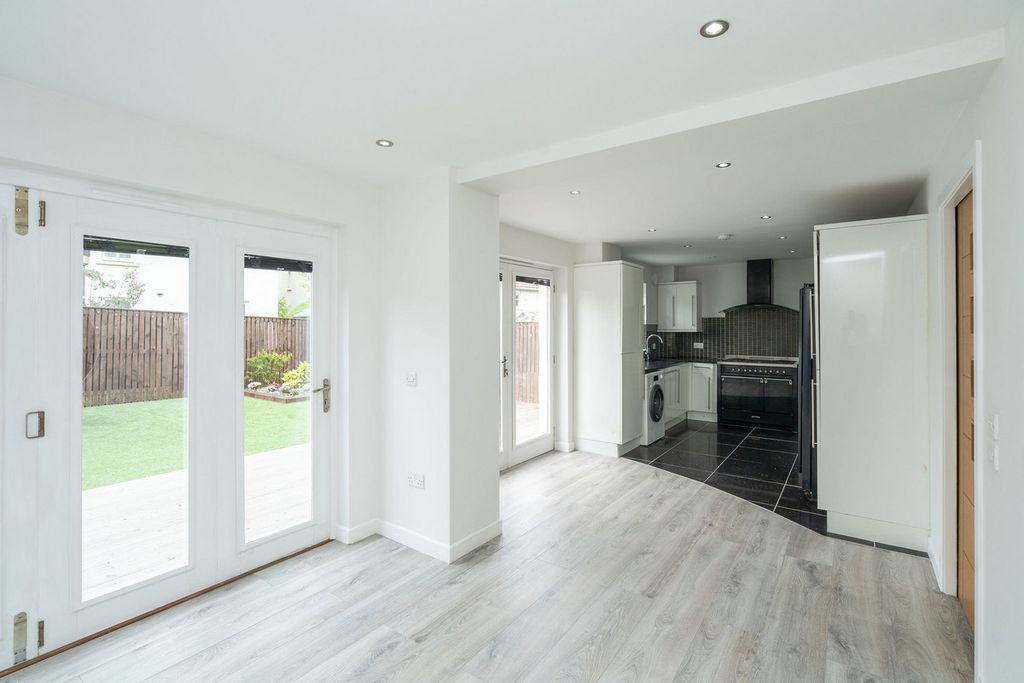 Property photo 3 of 47