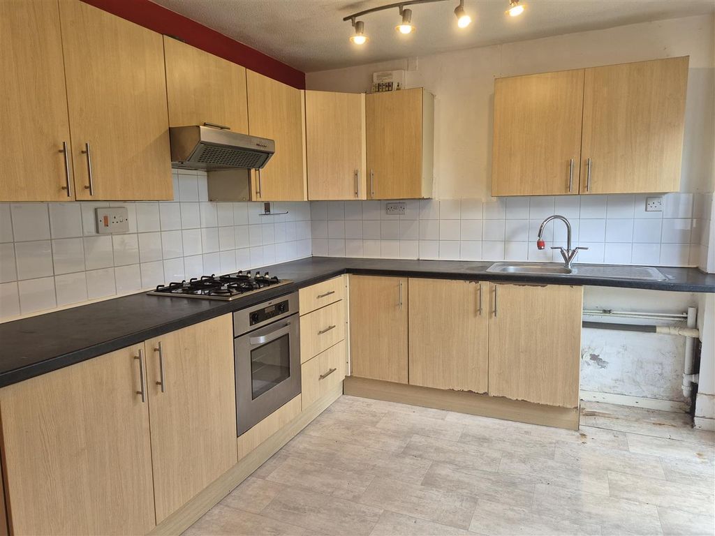 Property photo 3 of 9 1000021438.Jpg