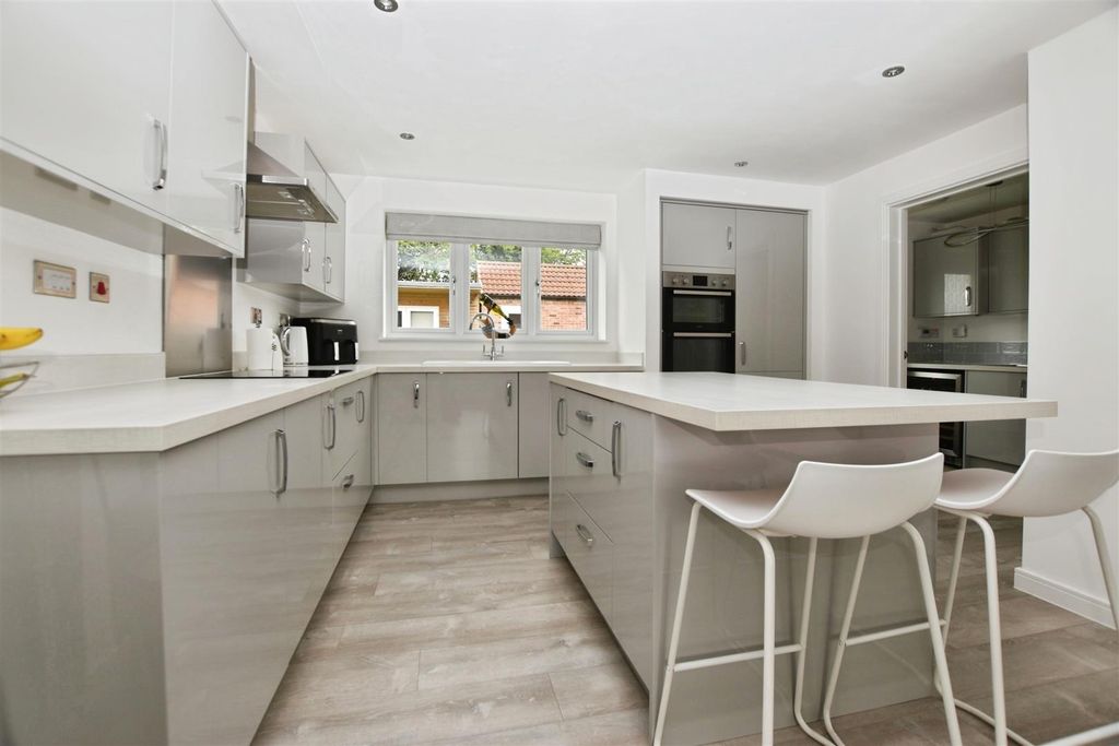 Property photo 2 of 20 Living Kitchen / Diner