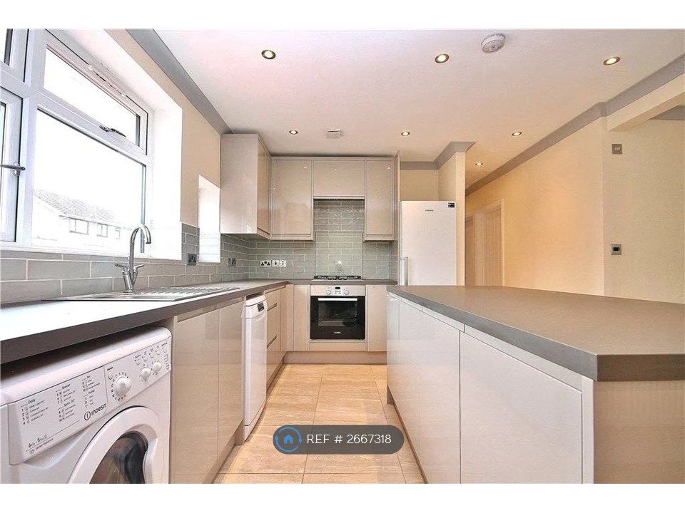 Property photo 1 of 6 Island Kitchen