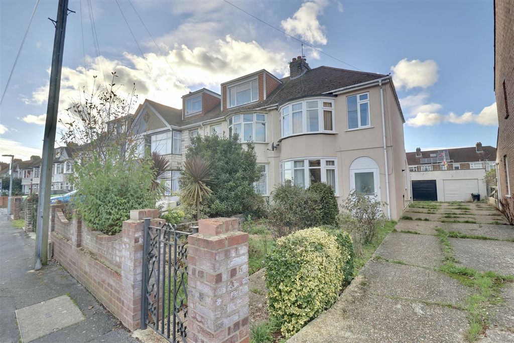 Property photo 1 of 15 C0735Aeb-De27-4Af4-8264-304160C2F83D_1_201_A.Jpeg