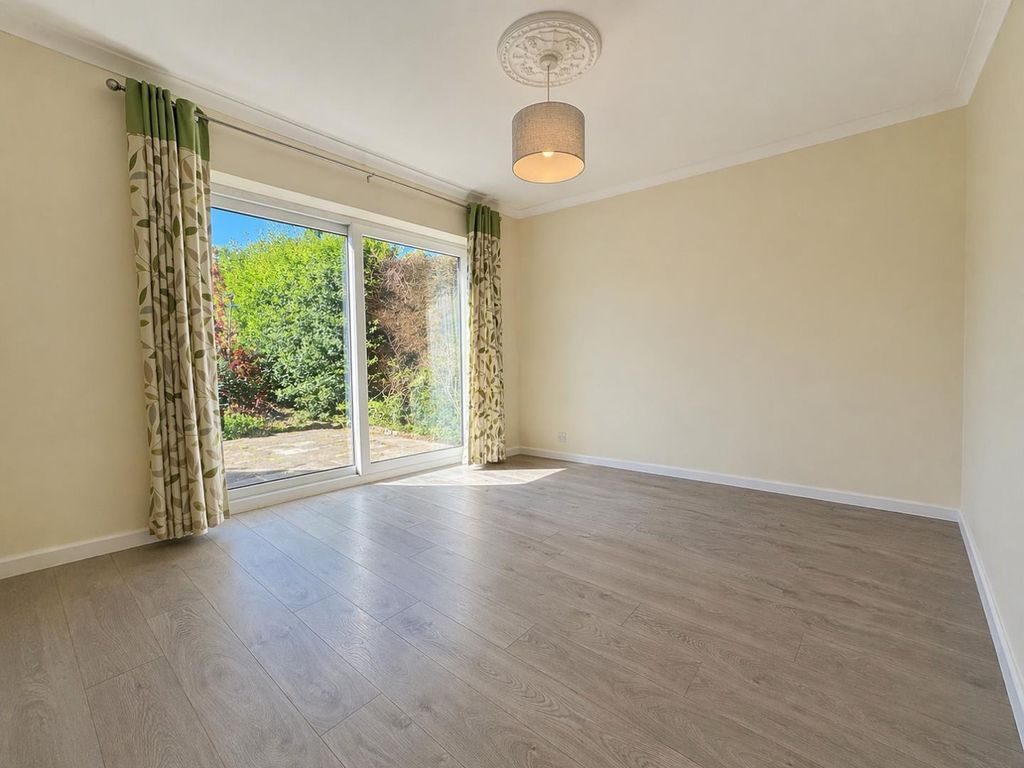 Property photo 2 of 18 88D59782-B706-40C7-A966-A4Da57965C1A.Png