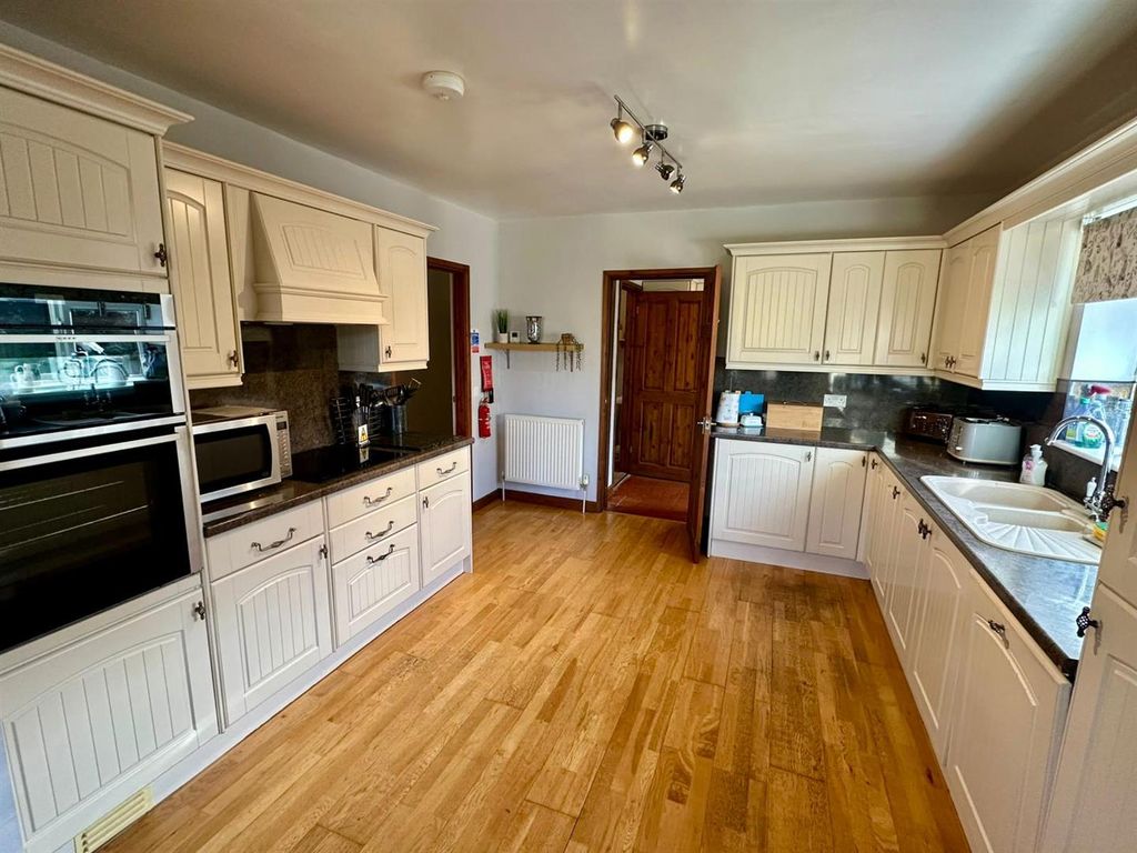 Property photo 3 of 26