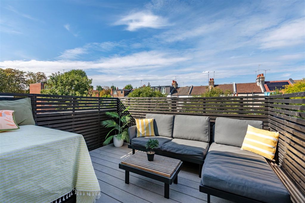 Property photo 3 of 15 Roof Terrace