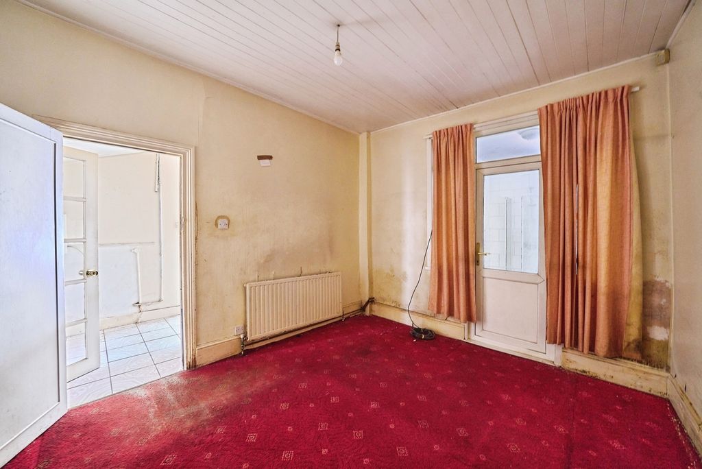 Property photo 2 of 18 Pbox-Img.Jpg
