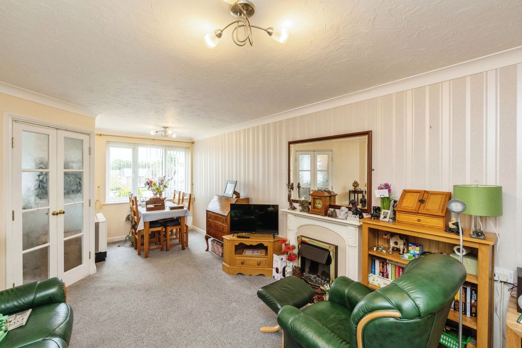 Property photo 3 of 13 Lounge/Diner