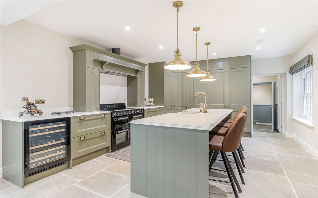 Property photo 3 of 20 Kitchen