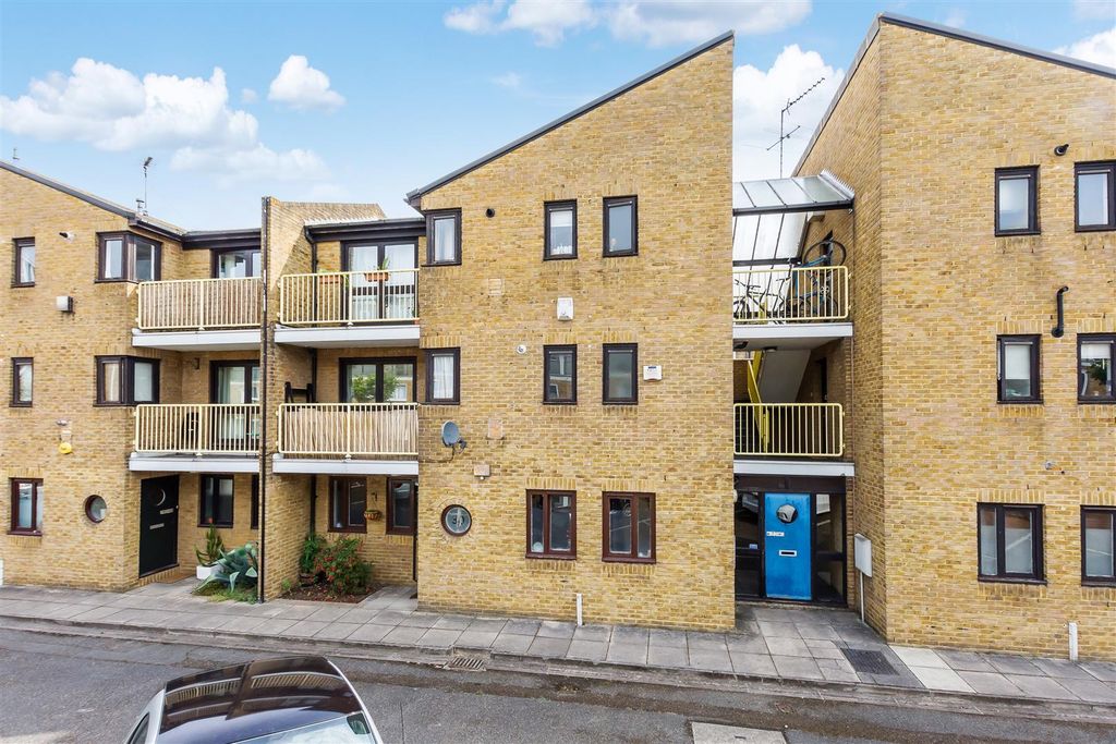 Property photo 1 of 8