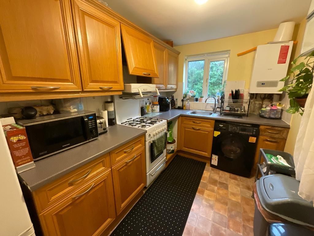 Property photo 3 of 12 Kitchen 11'6 x 7'3