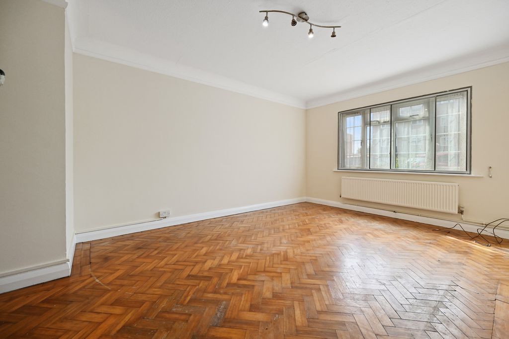 Property photo 2 of 10 8