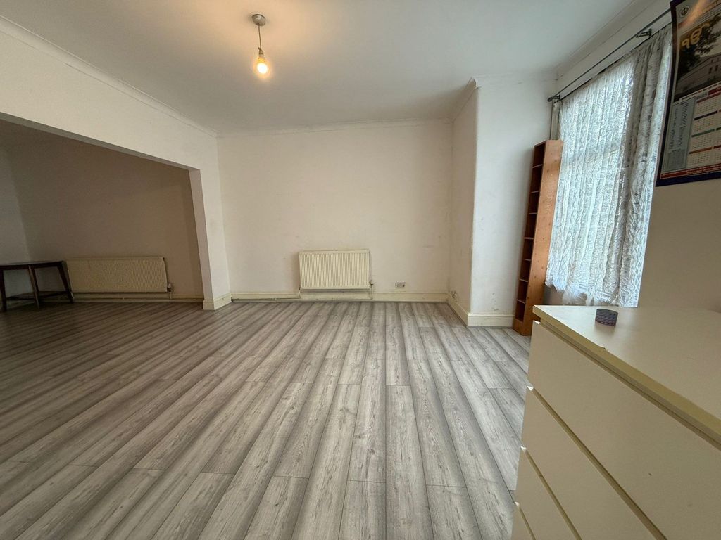 Property photo 3 of 11 Gallery