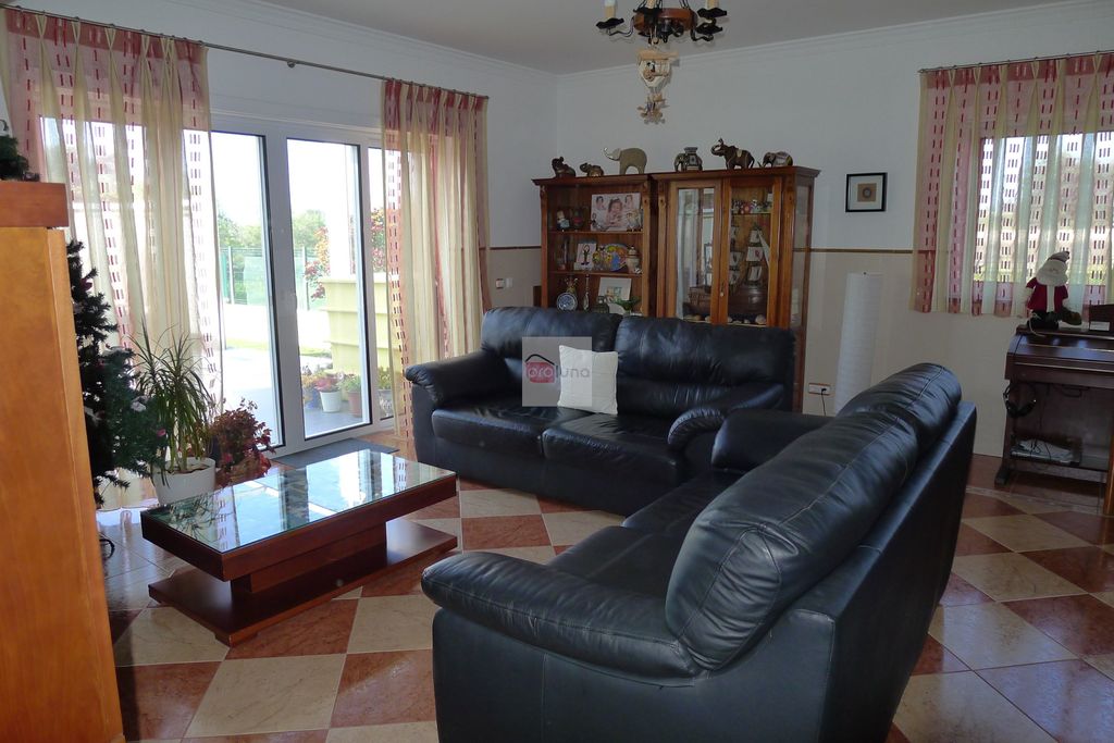 Property photo 2 of 6
