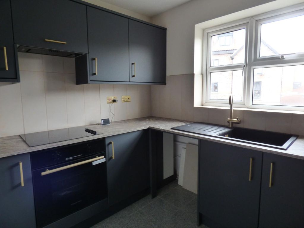 Property photo 3 of 8 Kitchen (2).Jpg