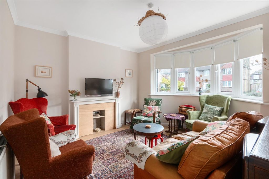 Property photo 2 of 11 Shaldon Drive