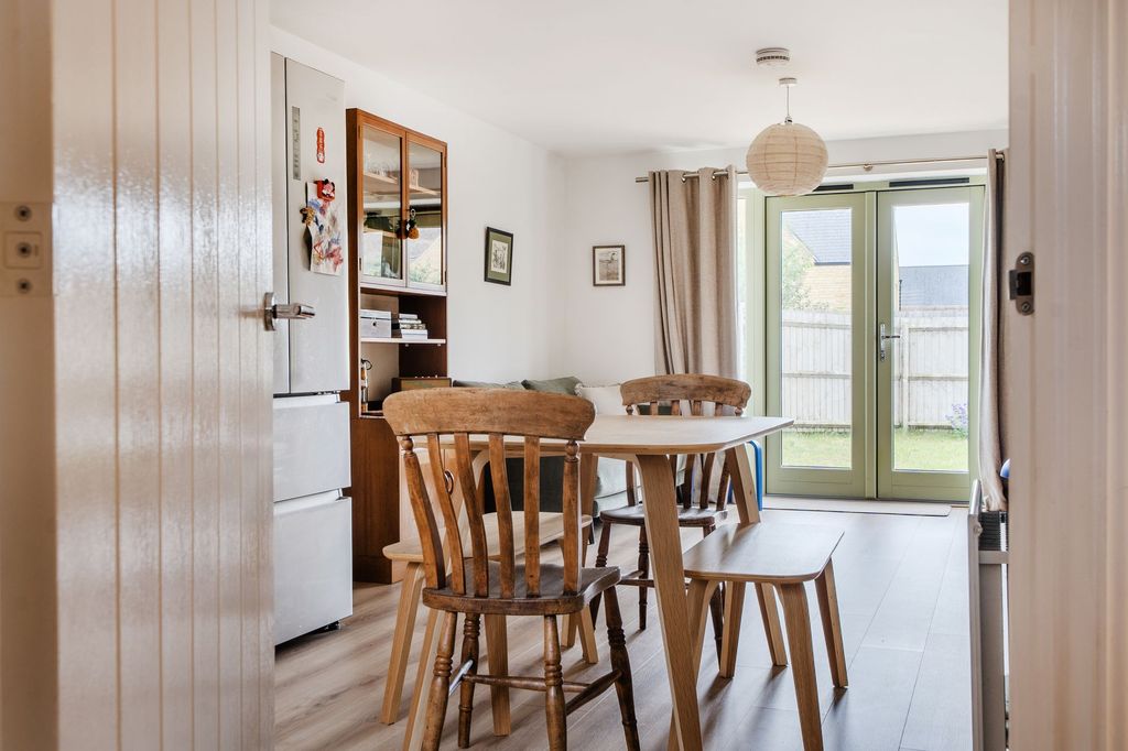 Property photo 3 of 10 Dining