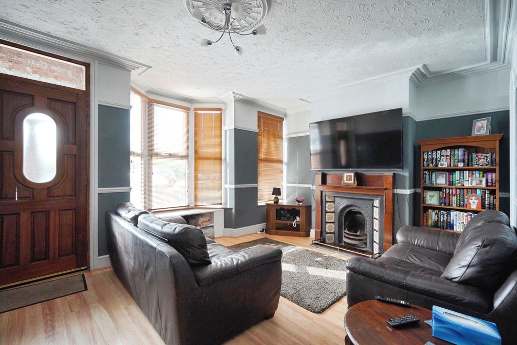 Property photo 3 of 17 Pbox-Img.Jpg