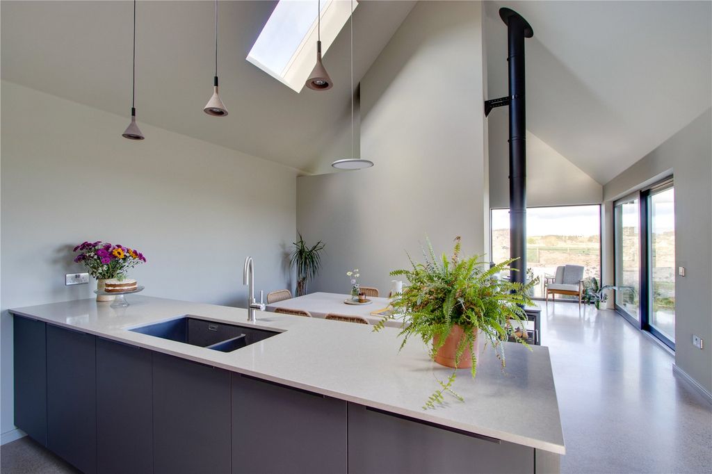 Property photo 2 of 20 Kitchen