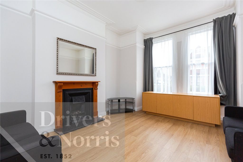 Property photo 3 of 8 Picture No. 18