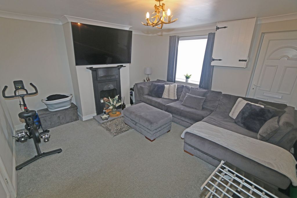 Property photo 3 of 11