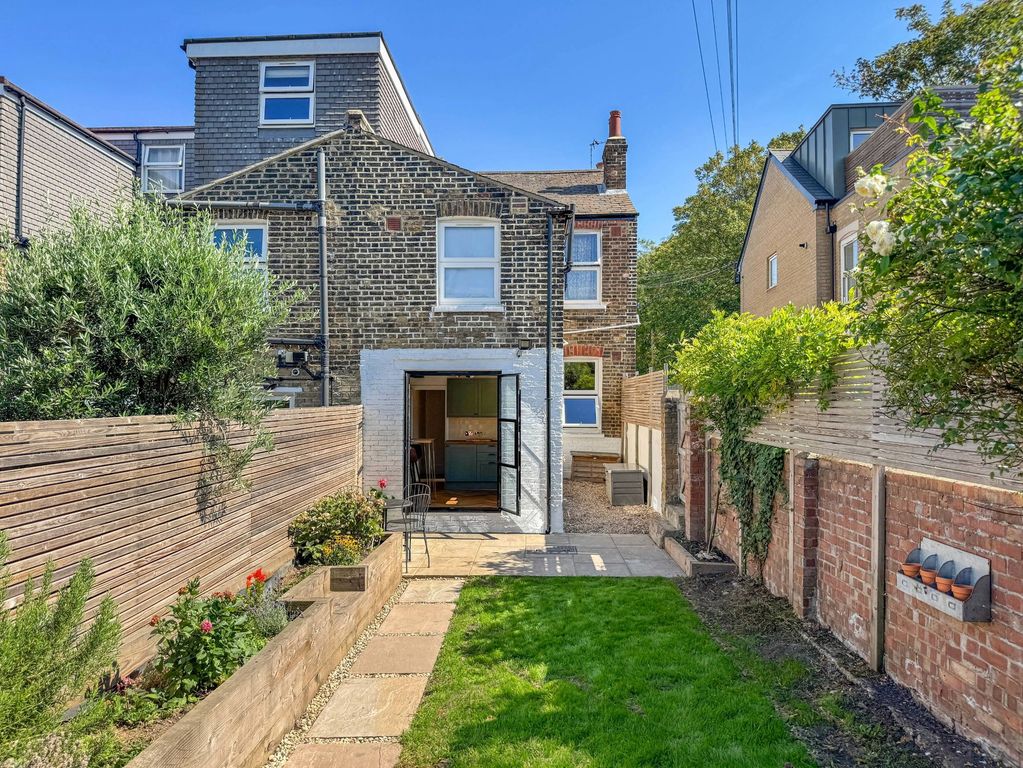 Property photo 2 of 28