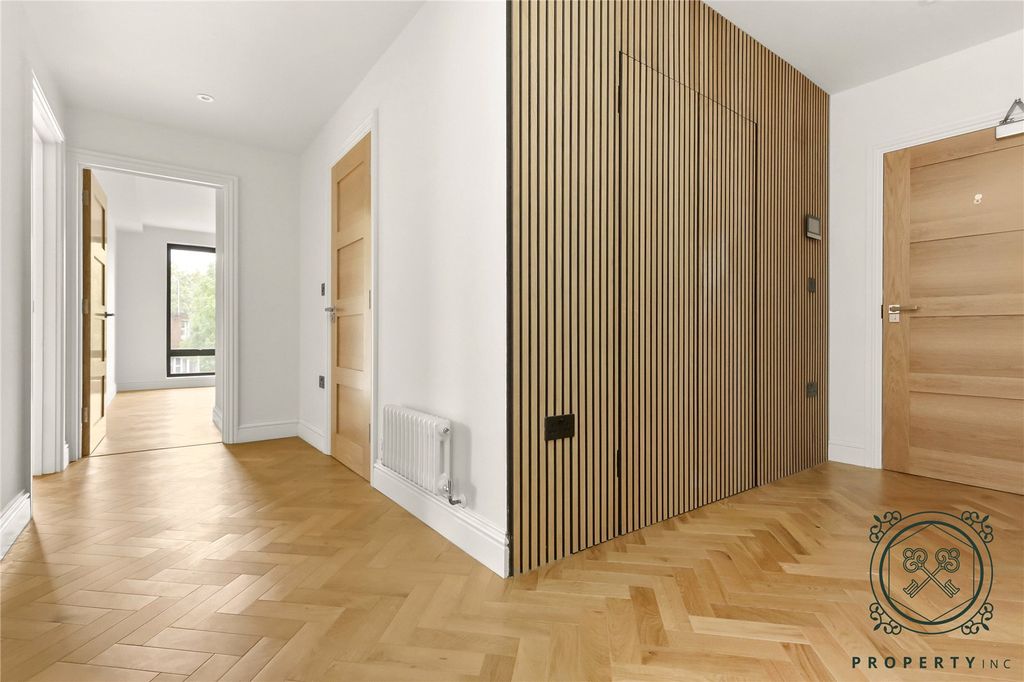 Property photo 2 of 12 Hallway