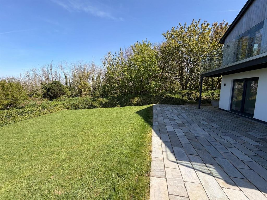 Property photo 3 of 20 19.Jpg