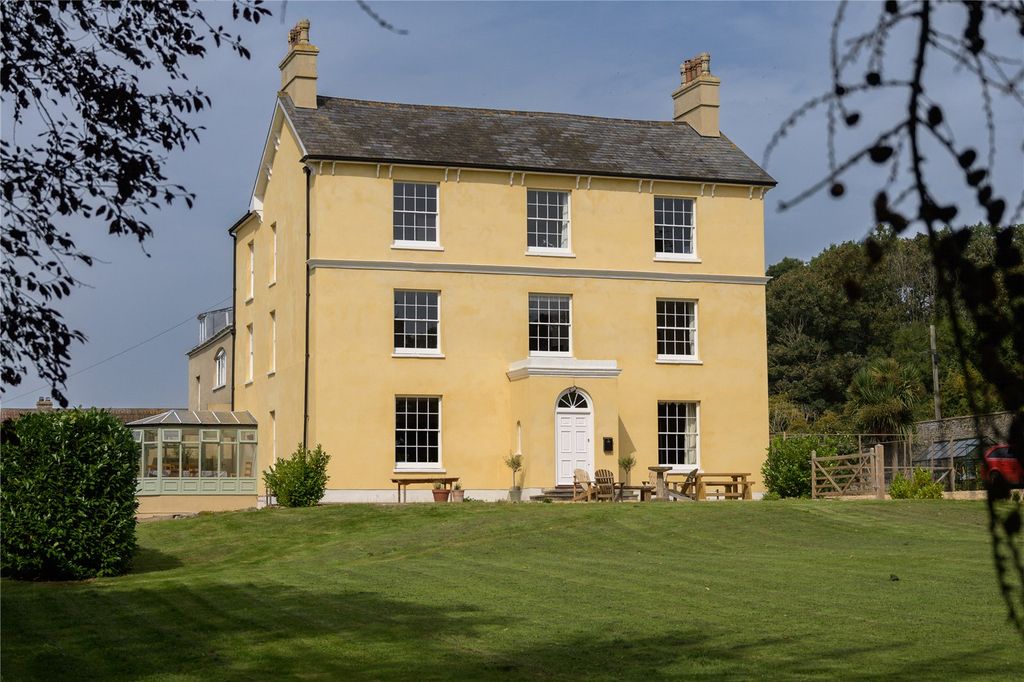 Property photo 1 of 10 Newleaze House