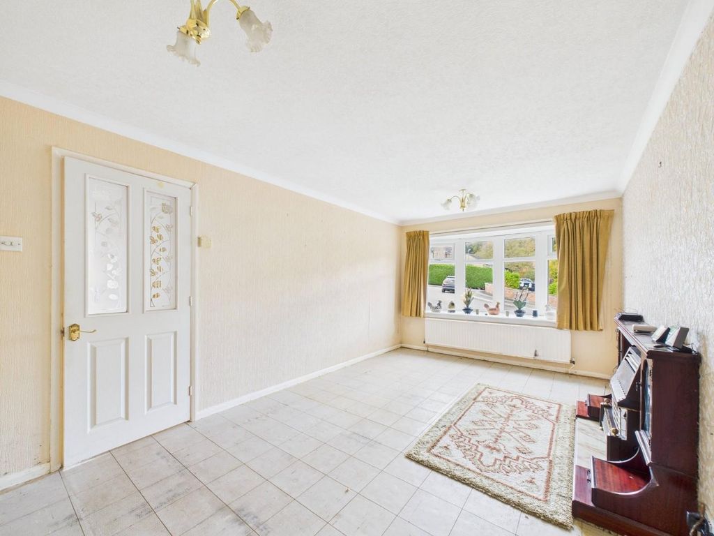 Property photo 3 of 11 Living Room