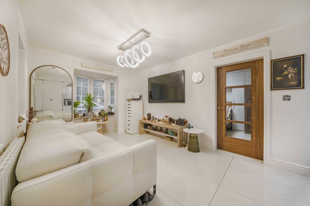 Property photo 2 of 5