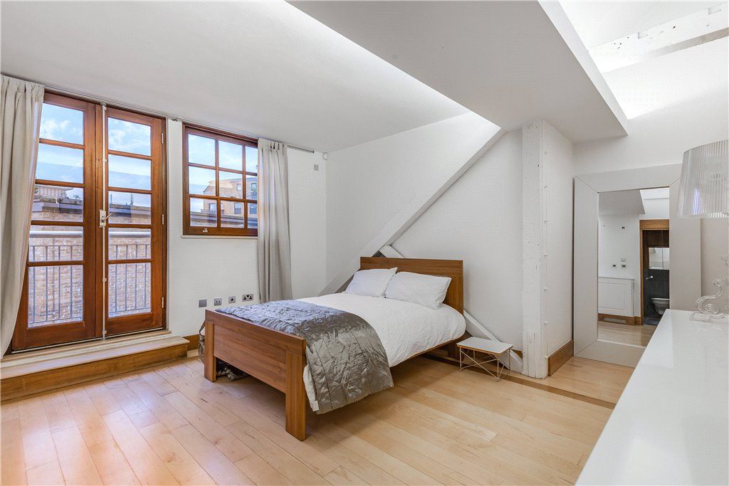 Property photo 2 of 18 Bedroom