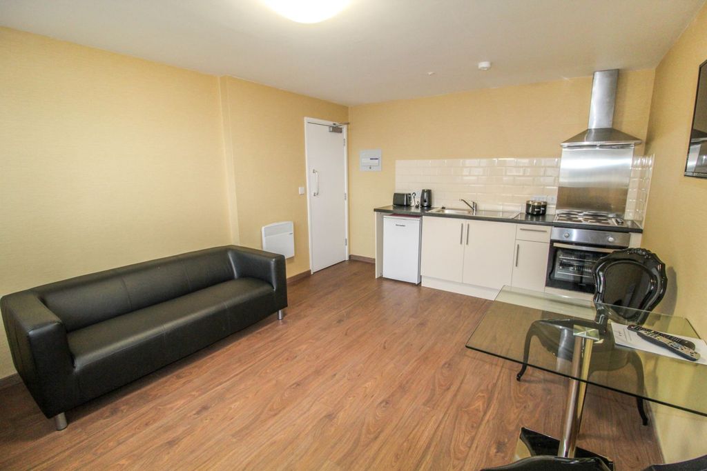 Property photo 2 of 6 Lounge / Kitchen