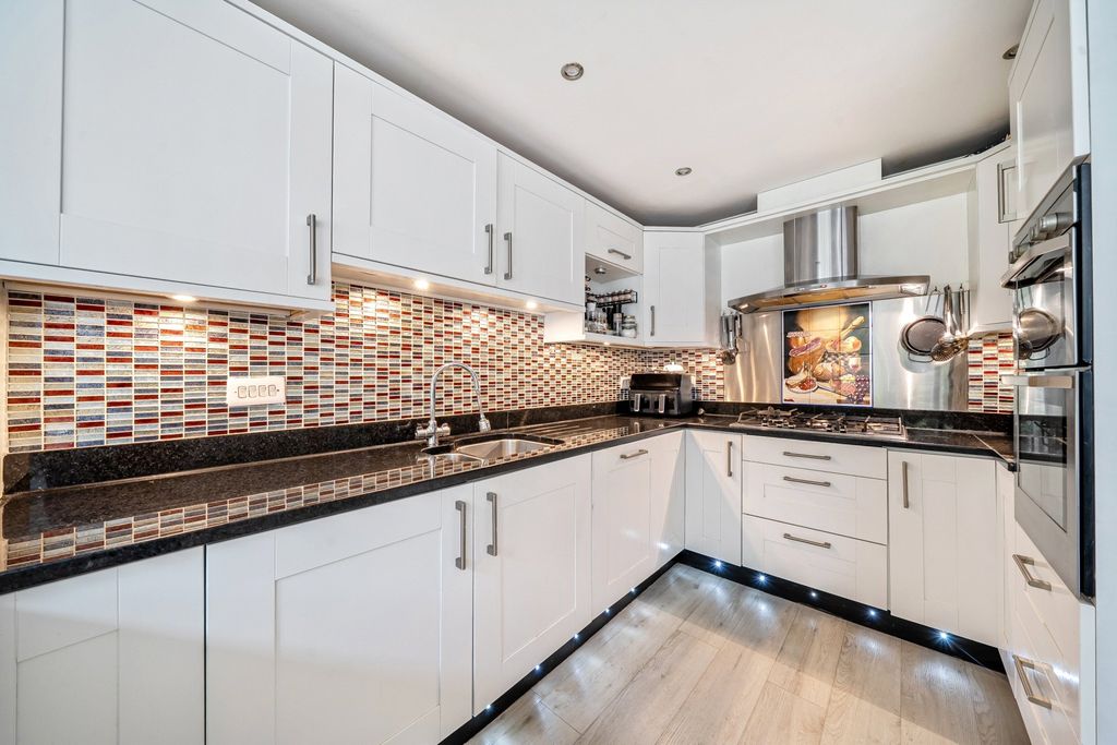 Additional image 8 of 3 bed flat for saleOld Teignmouth Road, Dawlish, Devon EX7
