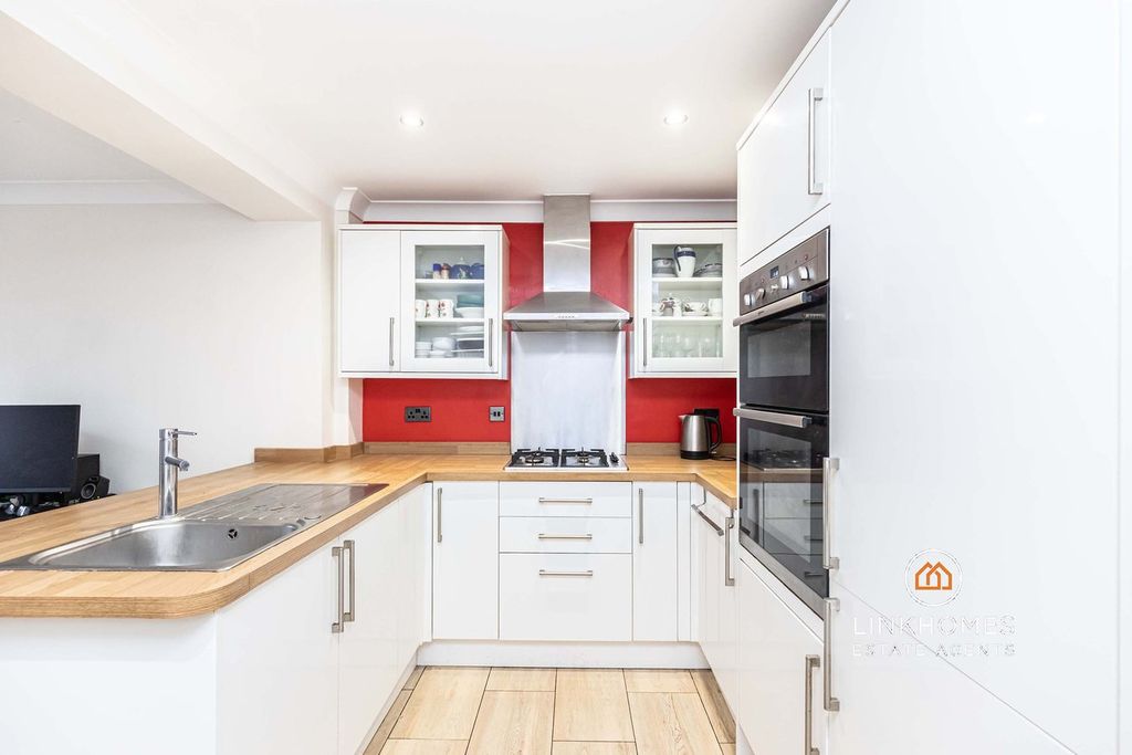 Property photo 2 of 25