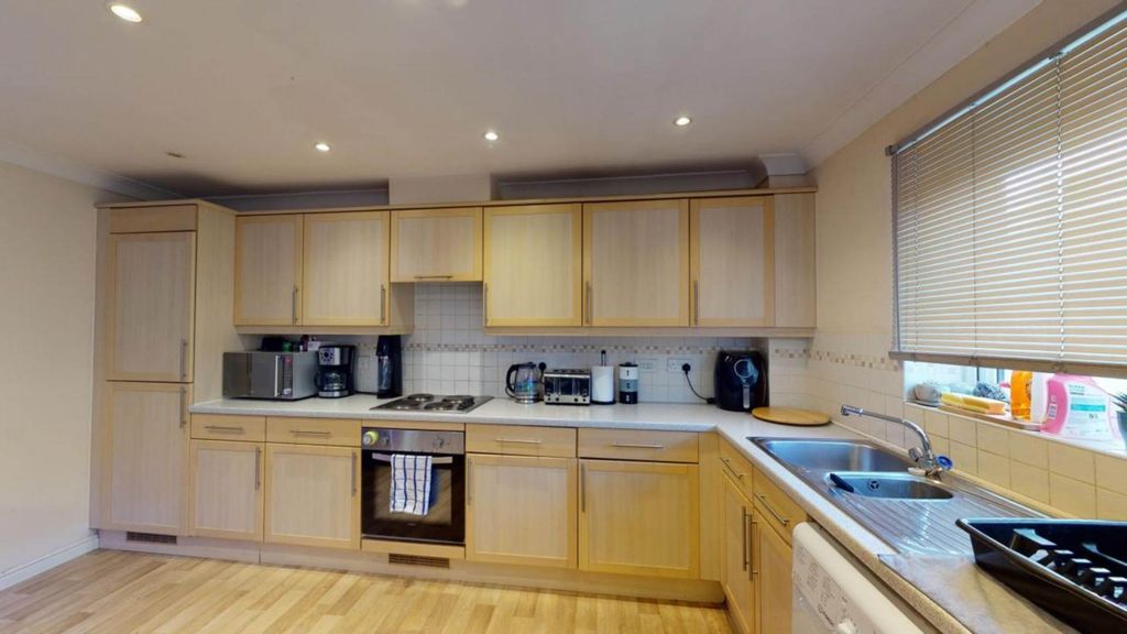 Property photo 2 of 5