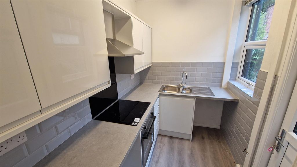 Property photo 2 of 11 Kitchen