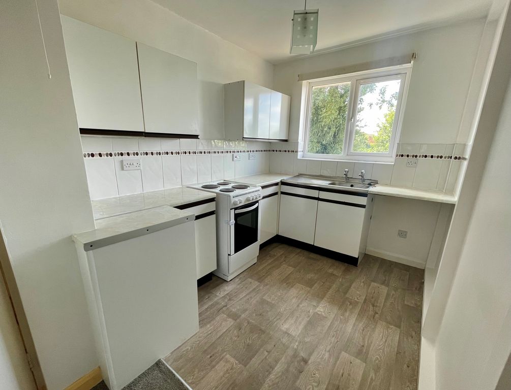 Property photo 2 of 6 Kitchen
