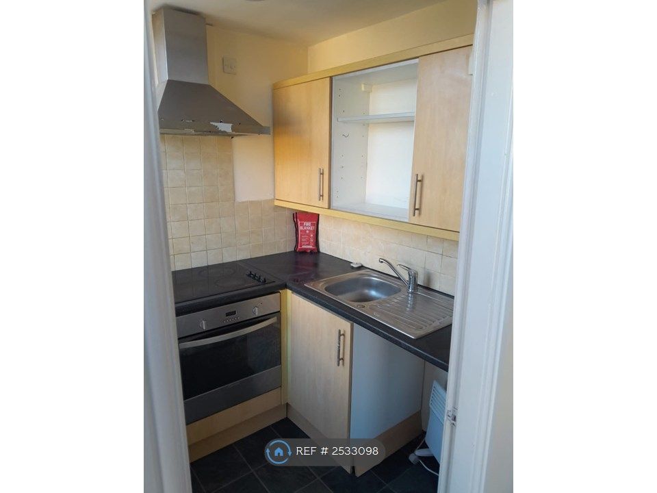 Property photo 3 of 6 Kitchen