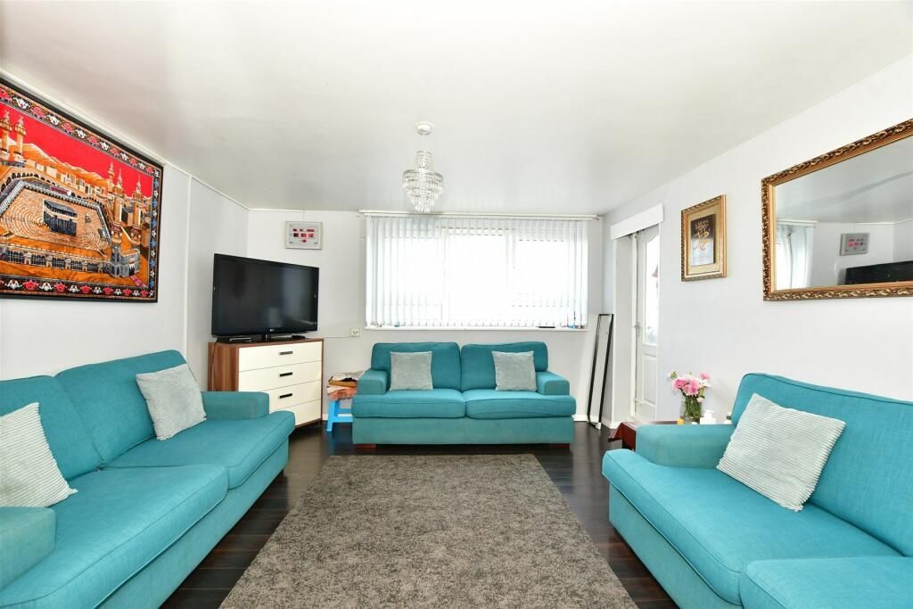 Property photo 3 of 6