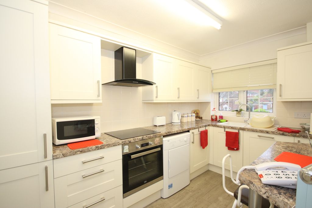Property photo 3 of 5 Kitchen
