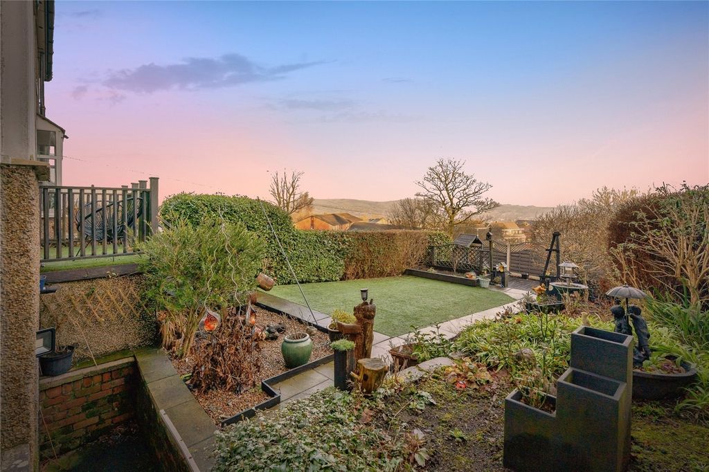 Property photo 2 of 27 Picture No. 21