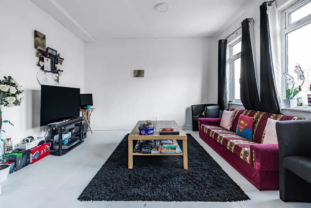 Property photo 2 of 9