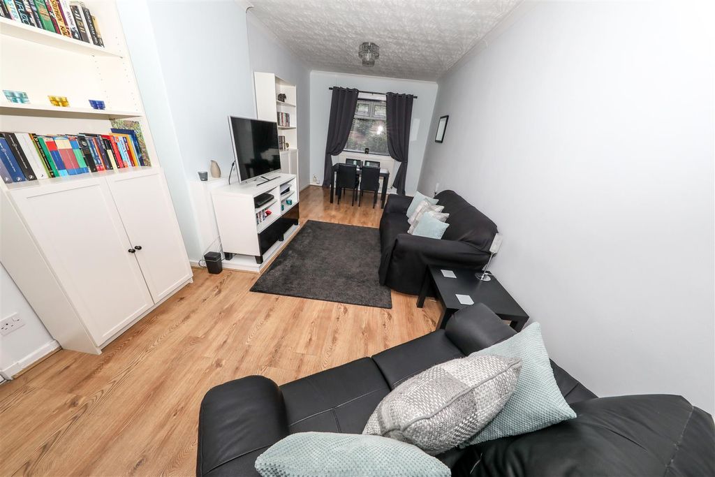 Property photo 2 of 16 B