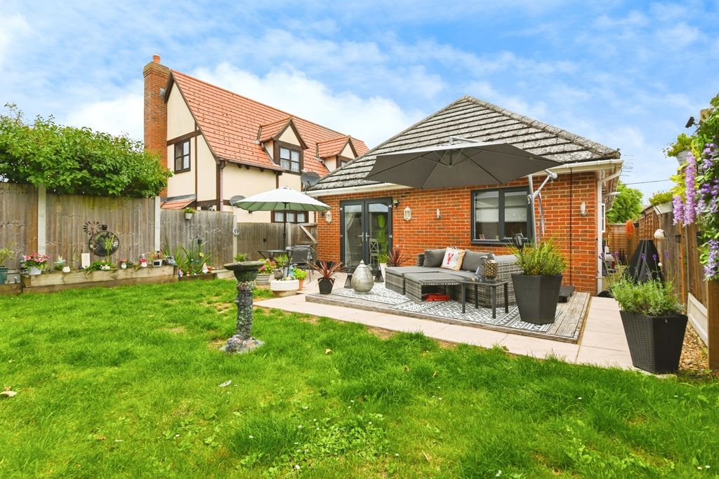 Property photo 2 of 19 Garden