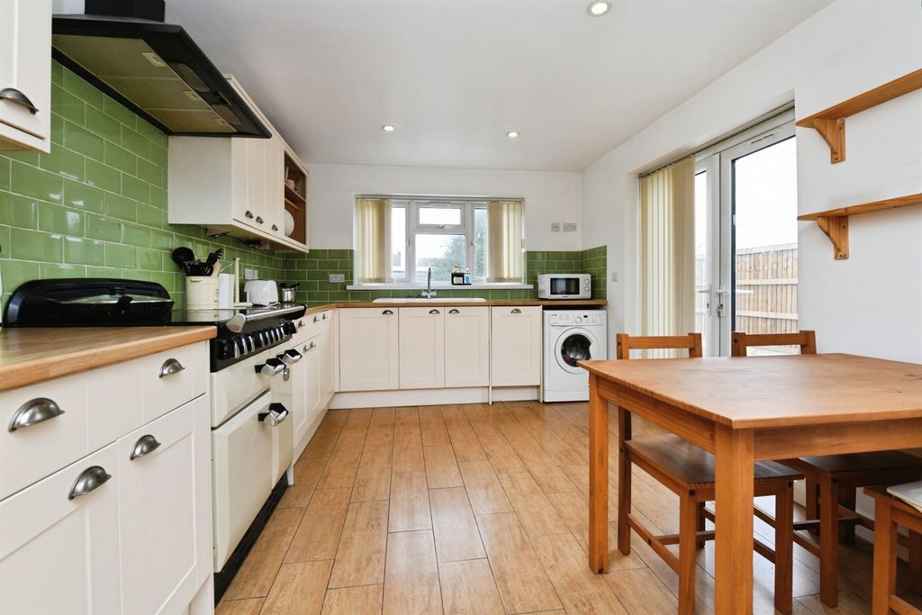 Property photo 3 of 28