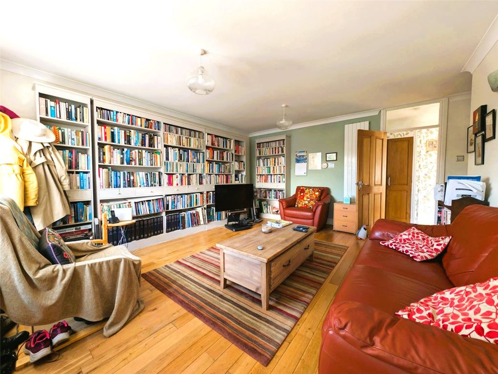 Property photo 2 of 17 Picture No. 25